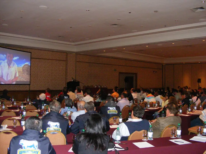 Seminarios e intercambio de conocimientos